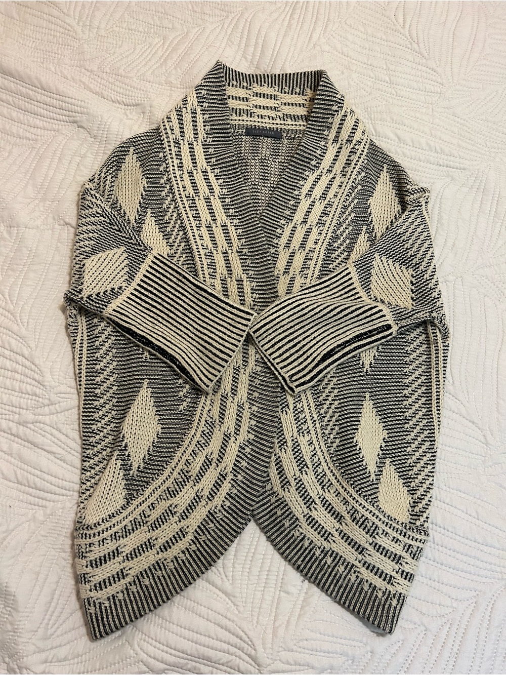 Suzy Shier Black & Cream Patterned Open-Front Knit Cardigan M